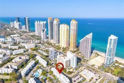 Copropriété à vendre à Sunny Isles Beach, Floride: 1 chambre, 57.6 m2 № 1892363 - photo 1