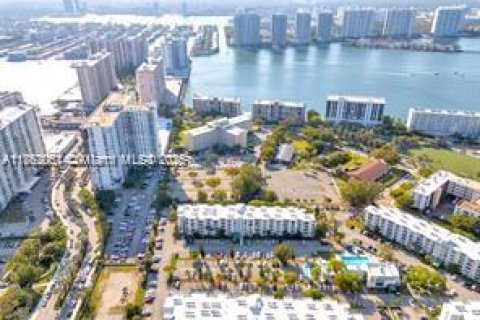 Copropriété à vendre à Sunny Isles Beach, Floride: 1 chambre, 57.6 m2 № 1892363 - photo 4