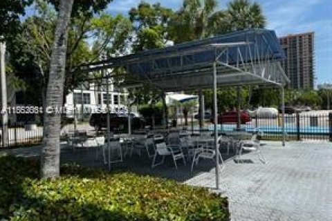 Copropriété à vendre à Sunny Isles Beach, Floride: 1 chambre, 57.6 m2 № 1892363 - photo 23