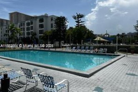 Copropriété à vendre à Sunny Isles Beach, Floride: 1 chambre, 57.6 m2 № 1892363 - photo 22