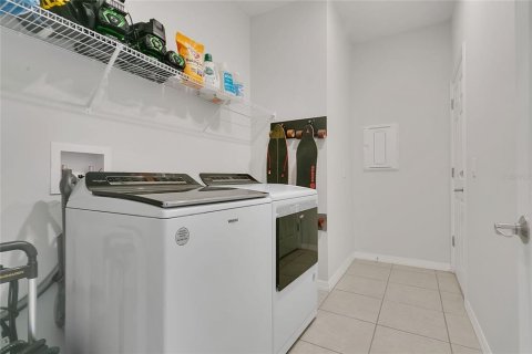 House in Tavares, Florida 3 bedrooms, 147.62 sq.m. № 1670206 - photo 24
