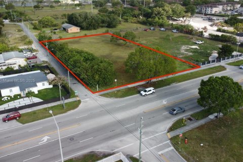 Terreno en venta en Goulds, Florida № 1695113 - foto 1