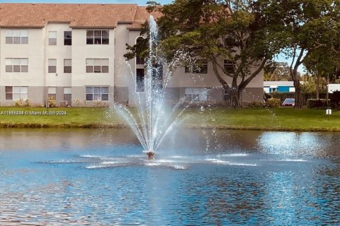 Снять в аренду кондоминиум в Уэст-Палм-Бич, Флорида 1 спальня, 67.45м2, № 1971427 - фото 1