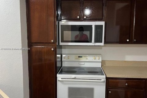 Снять в аренду кондоминиум в Уэст-Палм-Бич, Флорида 1 спальня, 67.45м2, № 1971427 - фото 4