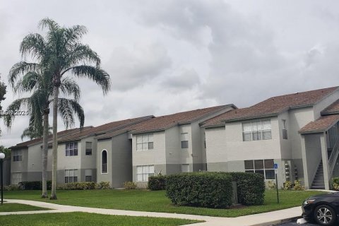 Снять в аренду кондоминиум в Уэст-Палм-Бич, Флорида 1 спальня, 67.45м2, № 1971427 - фото 2