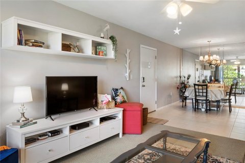 Condominio en alquiler en Sarasota, Florida, 1 dormitorio, 66.33 m2 № 231556 - foto 8