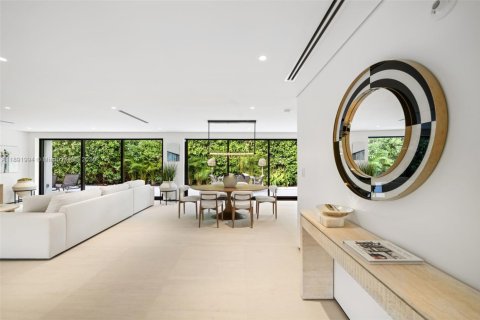 Купить виллу или дом в Майами-Бич, Флорида 4 спальни, 304.81м2, № 1954666 - фото 2