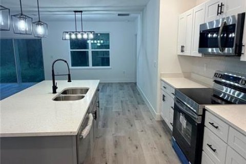 Villa ou maison à louer à Poinciana, Floride: 4 chambres, 171.96 m2 № 2433261 - photo 4