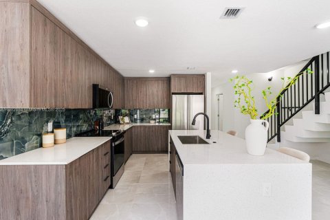 Townhouse in Florida City, Florida 4 bedrooms № 1953020 - photo 6