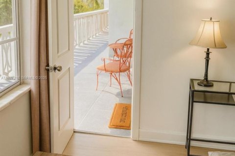 Apartamento en alquiler en Miami Beach, Florida, 1 dormitorio, 64.47 m2 № 1986278 - foto 5