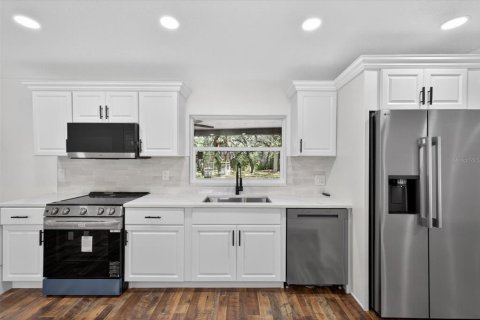House in Safety Harbor, Florida 4 bedrooms, 205.5 sq.m. № 2126506 - photo 9