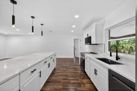 House in Safety Harbor, Florida 4 bedrooms, 205.5 sq.m. № 2126506 - photo 11