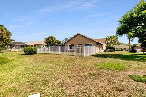 House in Lake Worth, Florida 4 bedrooms, 179.12 sq.m. № 1222498 - photo 1