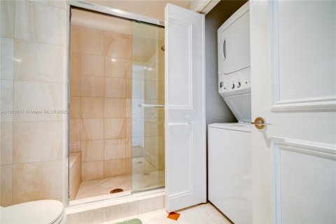 Condo in Aventura, Florida, 2 bedrooms № 2080234 - photo 11