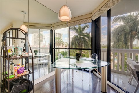 Condo in Aventura, Florida, 2 bedrooms № 2080234 - photo 8
