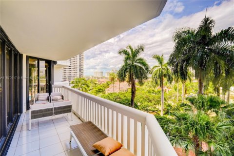 Condo in Aventura, Florida, 2 bedrooms № 2080234 - photo 18