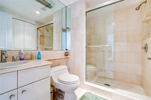 Condo in Aventura, Florida, 2 bedrooms № 2080234 - photo 9