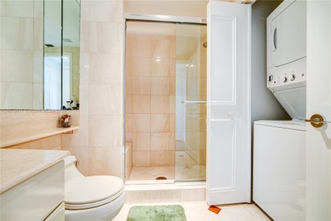 Condo in Aventura, Florida, 2 bedrooms № 2080234 - photo 12