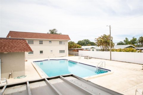 Condominio en venta en Saint Petersburg, Florida, 2 dormitorios, 82.68 m2 № 2213127 - foto 16