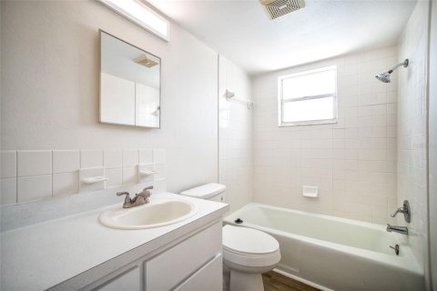 Condominio en venta en Saint Petersburg, Florida, 2 dormitorios, 82.68 m2 № 2213127 - foto 12