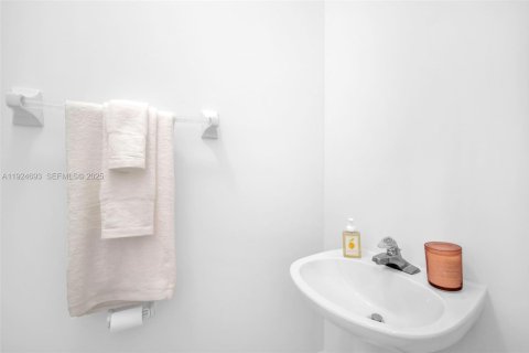 Купить виллу или дом в Майами, Флорида 4 спальни, 238.11м2, № 1990260 - фото 14