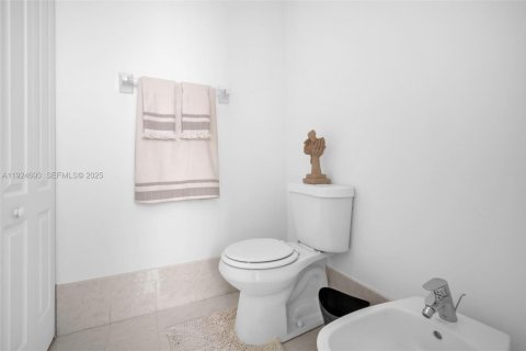 Купить виллу или дом в Майами, Флорида 4 спальни, 238.11м2, № 1990260 - фото 22