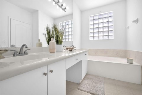 Купить виллу или дом в Майами, Флорида 4 спальни, 238.11м2, № 1990260 - фото 23