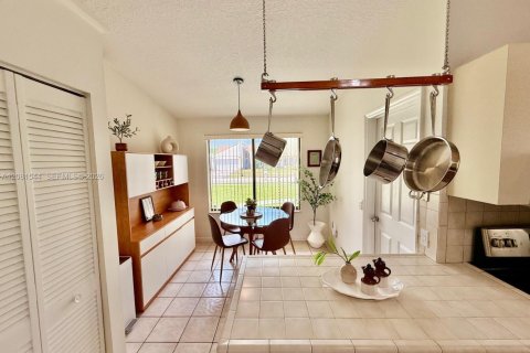 Villa ou maison à louer à Palmetto Bay, Floride: 3 chambres, 146.79 m2 № 2348804 - photo 9