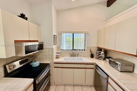 Villa ou maison à louer à Palmetto Bay, Floride: 3 chambres, 146.79 m2 № 2348804 - photo 8