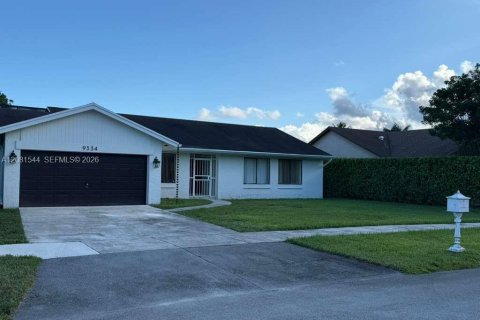 Villa ou maison à louer à Palmetto Bay, Floride: 3 chambres, 146.79 m2 № 2348804 - photo 2
