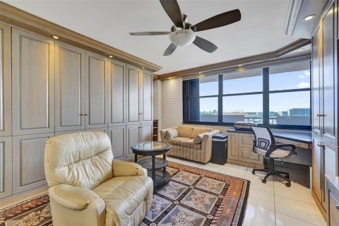 Купить кондоминиум в Форт-Лодердейл, Флорида 3 комнаты, 139.35м2, № 2268051 - фото 21