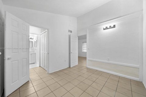 House in Miami, Florida 1 bedroom, 46.45 sq.m. № 1919981 - photo 6