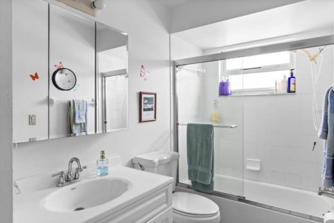 House in Sarasota, Florida 2 bedrooms, 80.27 sq.m. № 2195798 - photo 4