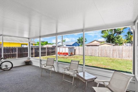 House in Sarasota, Florida 2 bedrooms, 80.27 sq.m. № 2195798 - photo 10