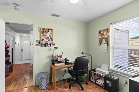 House in Sarasota, Florida 2 bedrooms, 80.27 sq.m. № 2195798 - photo 5