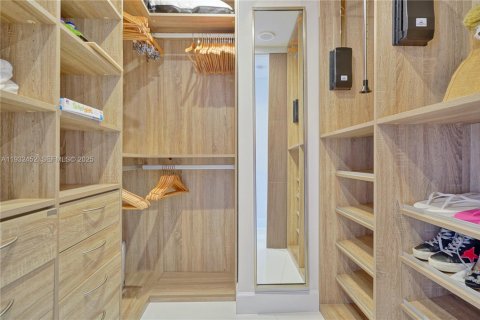 Снять в аренду кондоминиум в Майами, Флорида 2 спальни, 165.74м2, № 1991556 - фото 17