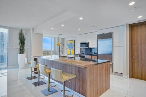 Снять в аренду кондоминиум в Майами, Флорида 2 спальни, 165.74м2, № 1991556 - фото 5