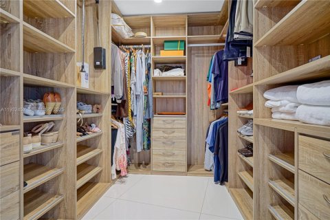 Снять в аренду кондоминиум в Майами, Флорида 2 спальни, 165.74м2, № 1991556 - фото 24