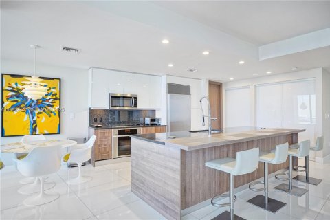 Снять в аренду кондоминиум в Майами, Флорида 2 спальни, 165.74м2, № 1991556 - фото 7