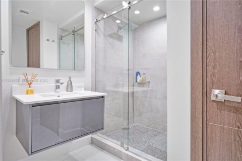 Снять в аренду кондоминиум в Майами, Флорида 2 спальни, 165.74м2, № 1991556 - фото 21