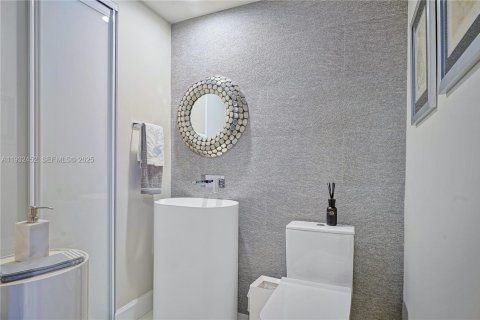 Снять в аренду кондоминиум в Майами, Флорида 2 спальни, 165.74м2, № 1991556 - фото 30