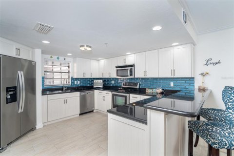 Condo in Englewood, Florida, 3 bedrooms  № 1802360 - photo 10