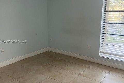 Снять в аренду квартиру в Майами, Флорида 3 спальни, 115.2м2, № 1988512 - фото 11