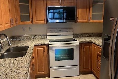 Снять в аренду квартиру в Майами, Флорида 3 спальни, 115.2м2, № 1988512 - фото 9