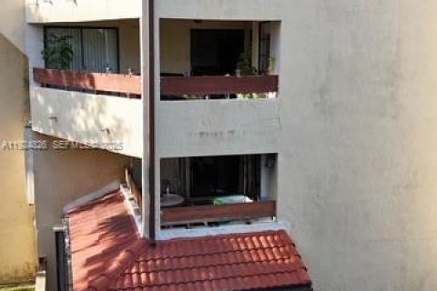 Снять в аренду квартиру в Майами, Флорида 3 спальни, 115.2м2, № 1988512 - фото 3