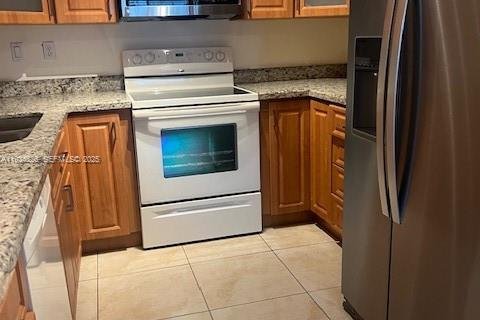 Снять в аренду квартиру в Майами, Флорида 3 спальни, 115.2м2, № 1988512 - фото 8