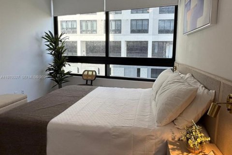 Condo in Miami, Florida, 1 bedroom № 2242806 - photo 2