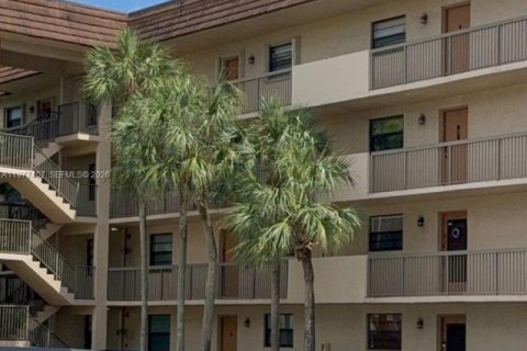 Copropriété à vendre à Tamarac, Floride: 2 chambres, 117.99 m2 № 2090537 - photo 2