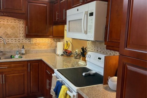 Copropriété à vendre à Tamarac, Floride: 2 chambres, 117.99 m2 № 2090537 - photo 12