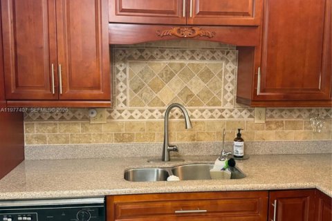 Copropriété à vendre à Tamarac, Floride: 2 chambres, 117.99 m2 № 2090537 - photo 8